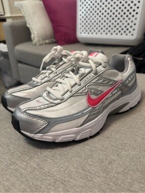 Women Nike Initiator Athletic Sneakers
